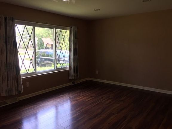 5th image of 1356 Beachland Blvd