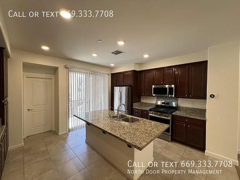 2762 Ferrara Cir — Photo 17