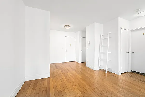 Rented by Compass | media 21