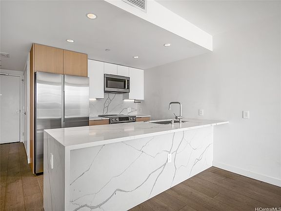 5th image of 1001 Queen St #1713