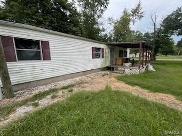 301 N Camp St, Summerfield, IL 62289