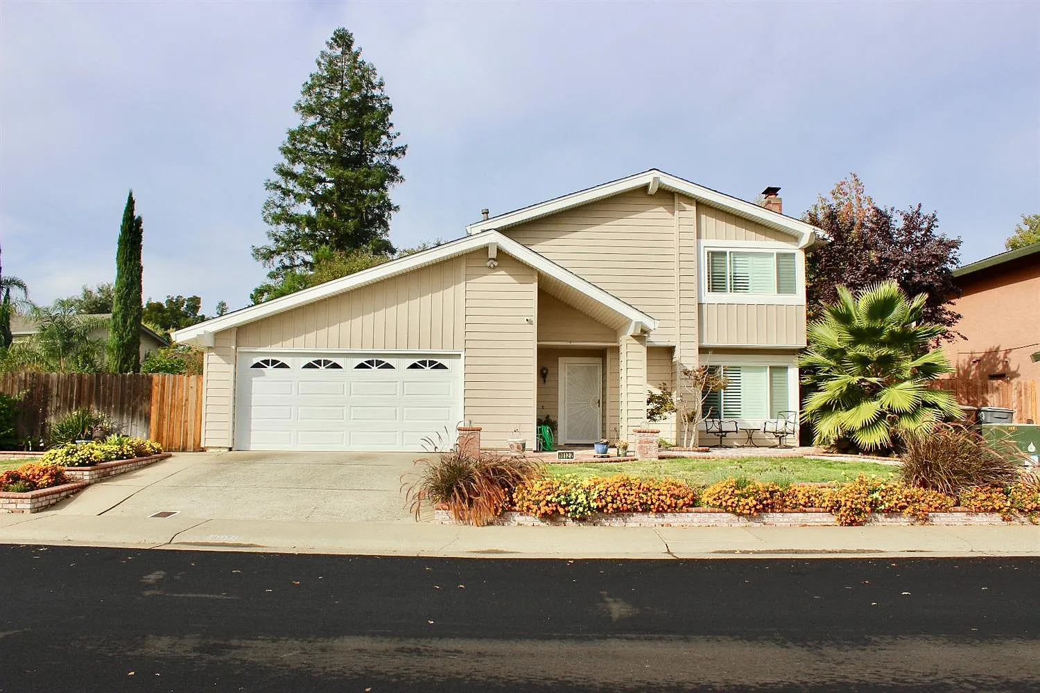 10122 Glacier Point Way photo 1