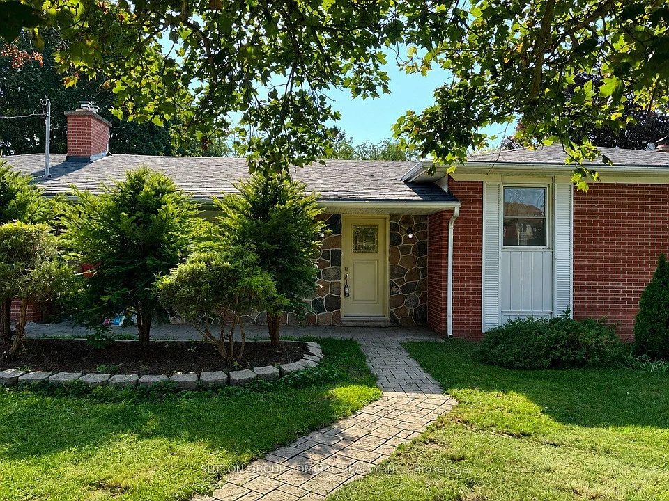 86 Hamilton Dr #MAIN FLOOR