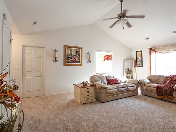 4th image of 3902 Bluestem Dr