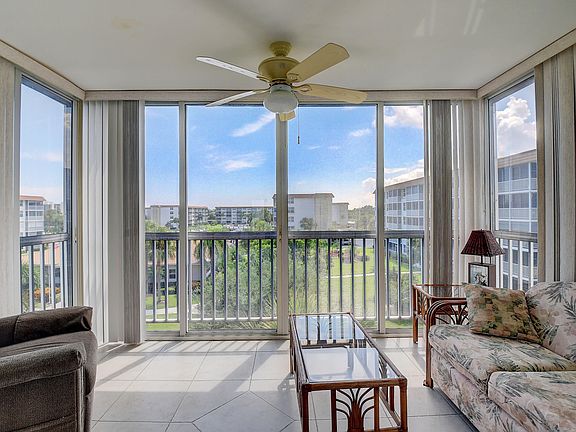 4th image of 900 Dogwood Drive #440