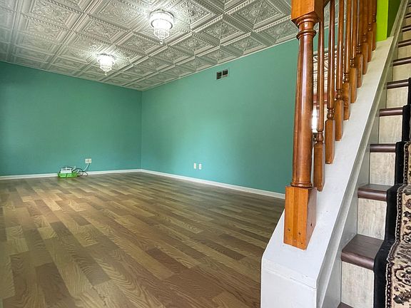5th image of 934 Oakwood Ct