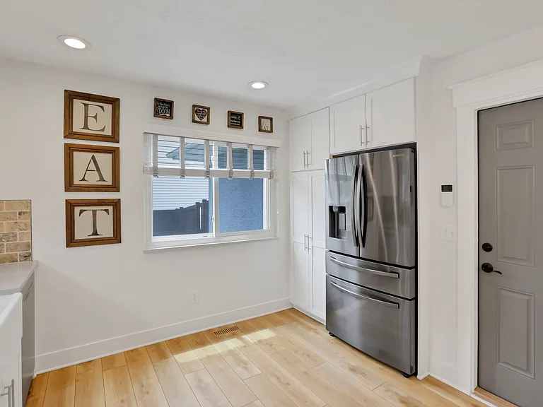548 Theori Ave — Photo 18