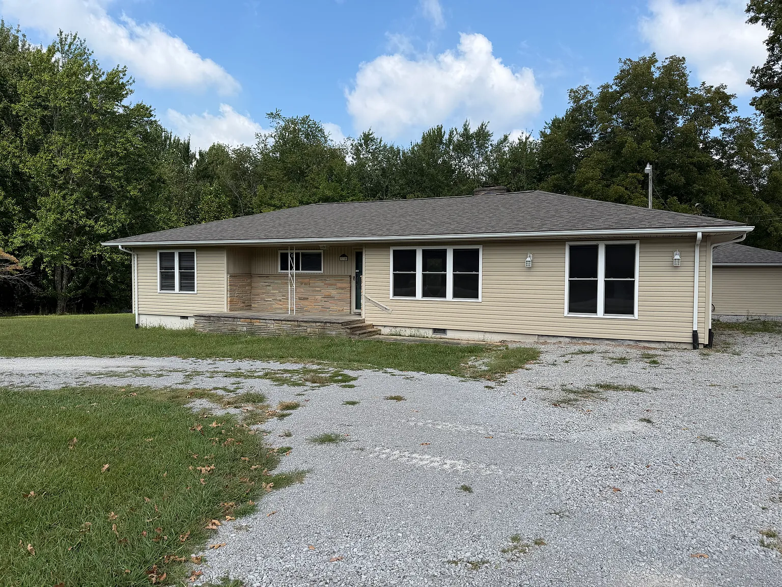 3 bed, 1846 sqft, $2,200 — Photo 2