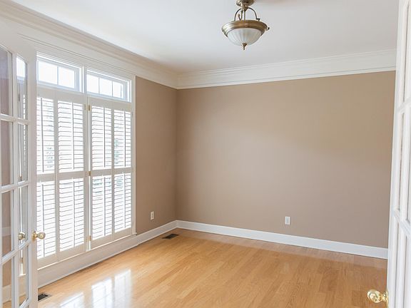 4th image of 146 Richards Glen Dr