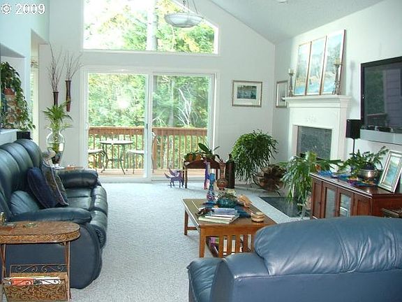 Soaring vaulted ceiling