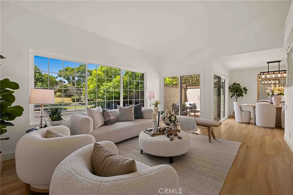 4 bed, 2.5 bath, 2155 sqft, $5,800 — Photo 4