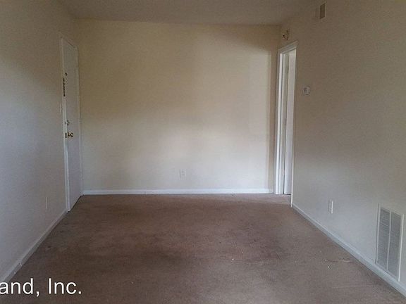 2nd image of 1945 Thomson Dr