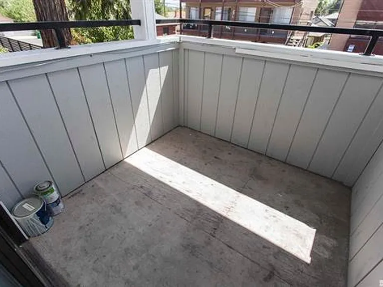 530 Moran St — Photo 32