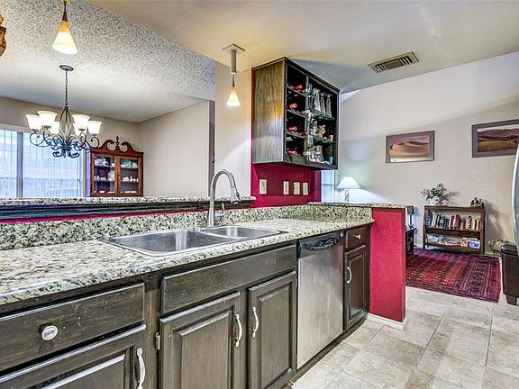 3rd image of 816 Creekside Dr