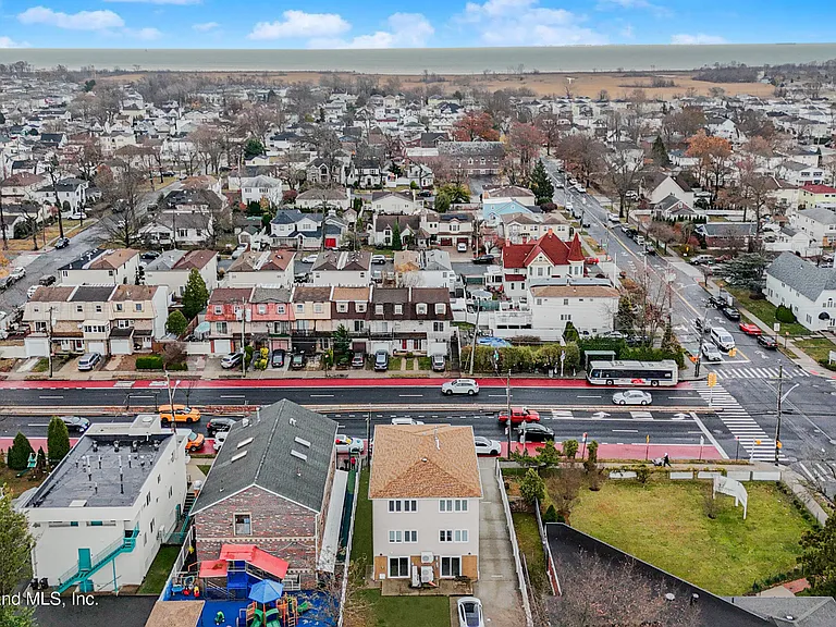 2981 Hylan Blvd — Photo 25
