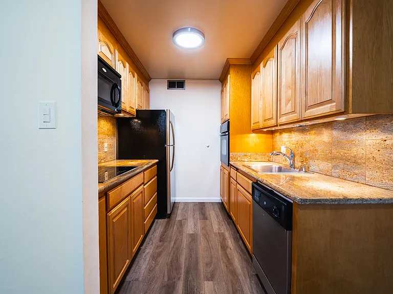 Bellevue Towers Apartments — Photo 14