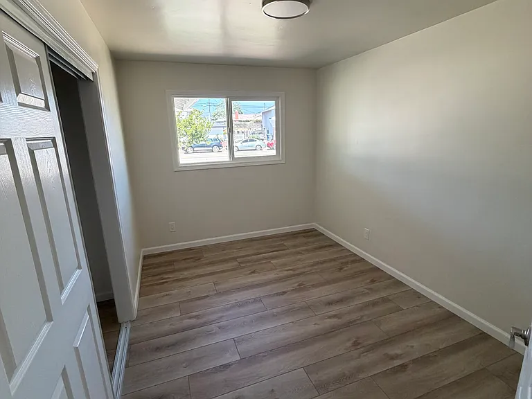 4188 Constellation Rd — Photo 3
