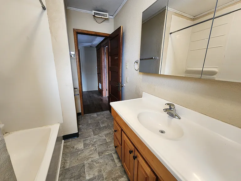 604 1/2 W Seerley Blvd — Photo 10