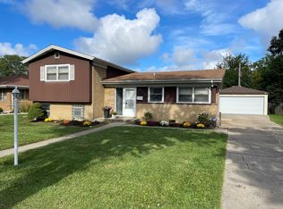 226 Briar Dr, Wilmette, IL