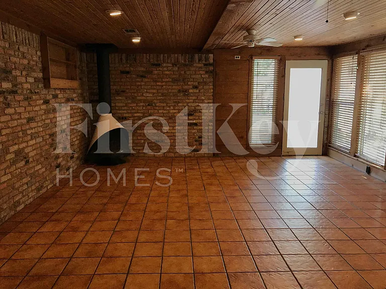 2710 Peachtree Ln — Photo 31