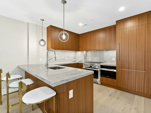 244 East 52nd Street 5B image 3 of 15