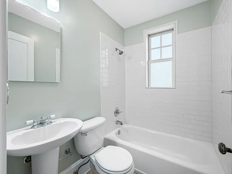2115 W Hills Ave — Photo 18