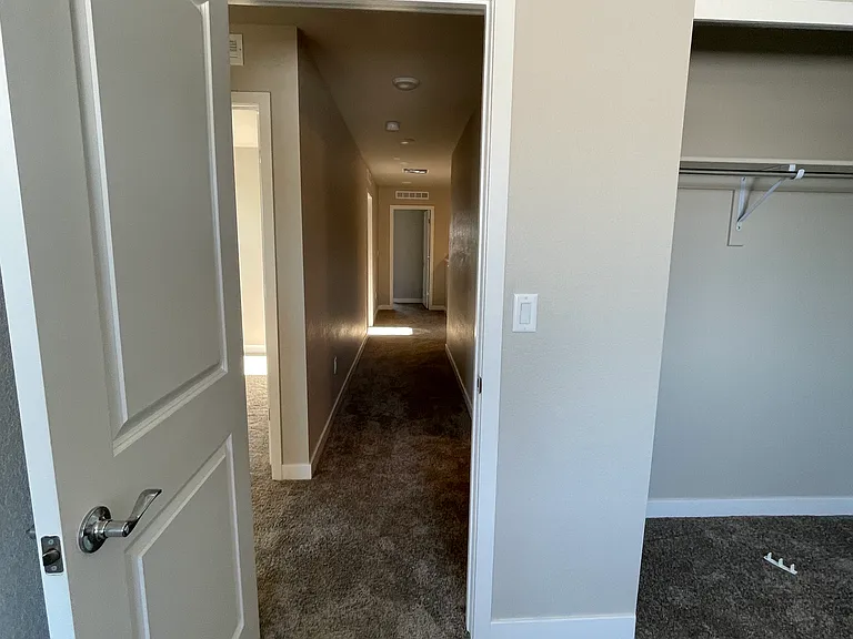922 Colorado River Ave — Photo 5
