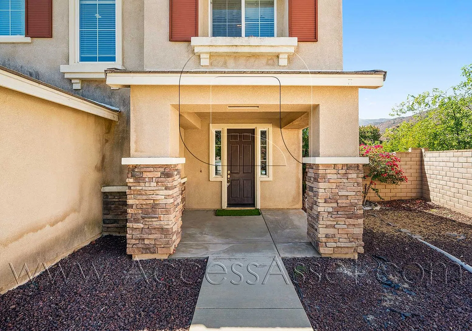 Spacious 4 Bed + Loft Home with 3-Car Garage in Lake Elsinore — Photo 3