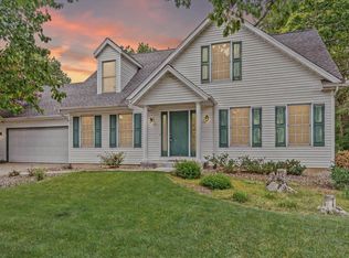 51062 Oak Hollow Ln, South Bend, IN 46628
