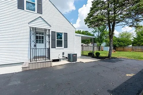 3 bed, 979 sqft, $1,850 — Photo 3