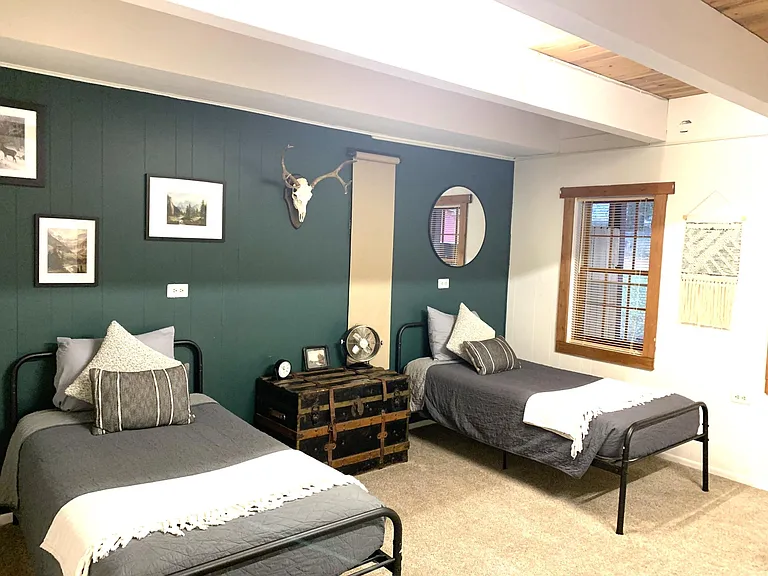 2nd Lower Level Bedroom-Twin Beds