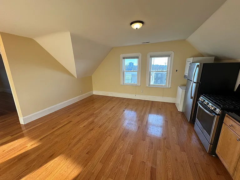 52 Lowell St #3 — Photo 3