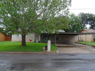 813 W 2nd St, Coleman, TX 76834