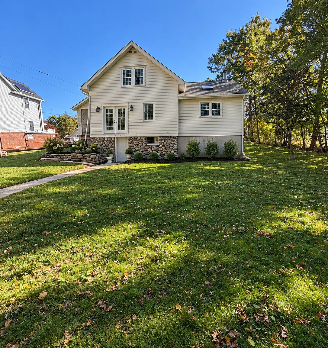 3 bed, 1607 sqft, $3,350 — Photo 2