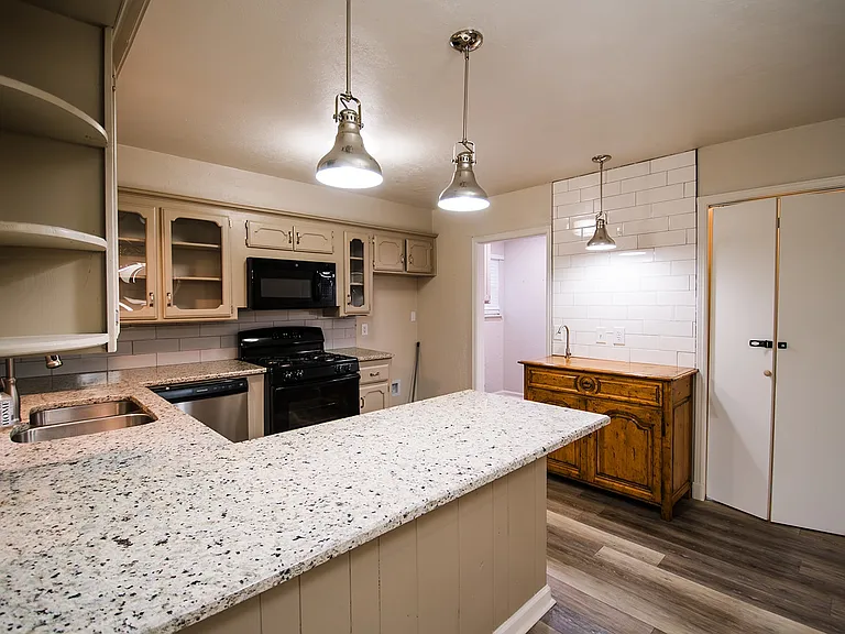 1608 S Berry Rd — Photo 9