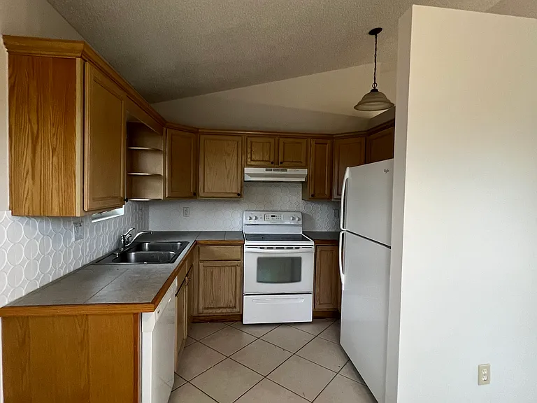 448 14th Pl SW — Photo 12