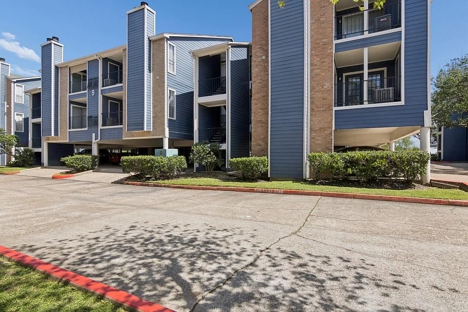 1st image of 18515 Egret Bay Blvd APT 906