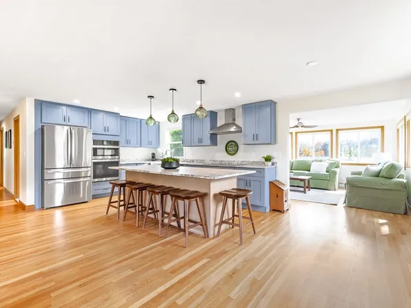 152 Albemarle Rd, Norwood, MA 02062