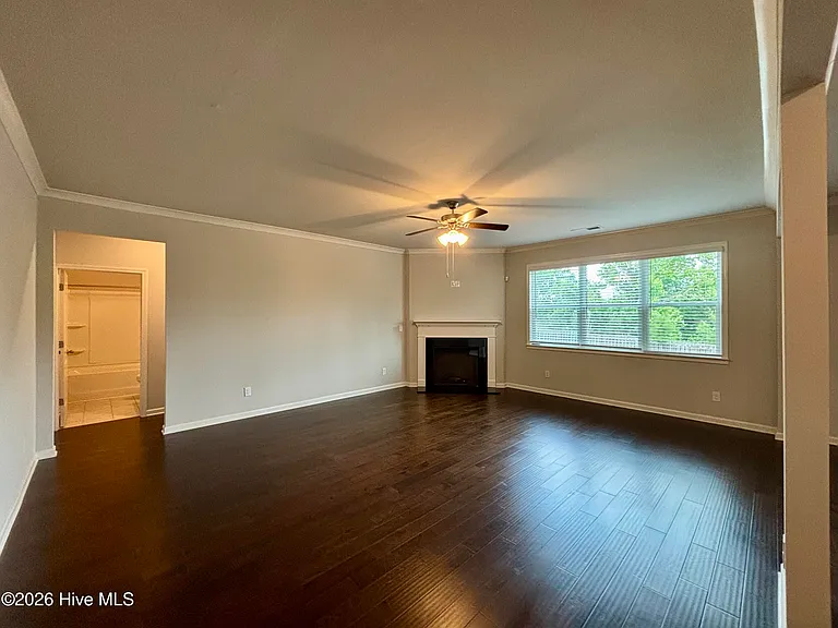 240 Callahan Dr — Photo 9