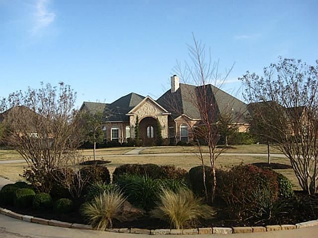 1st image of 325 Applewood Ln