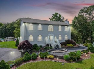 1697 Glade Dr, Long Pond, PA