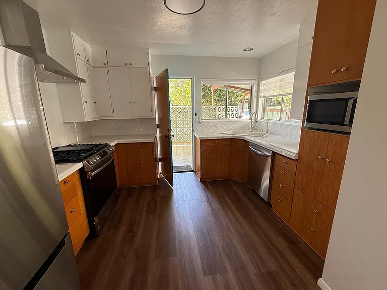630 Tabor Ln — Photo 8