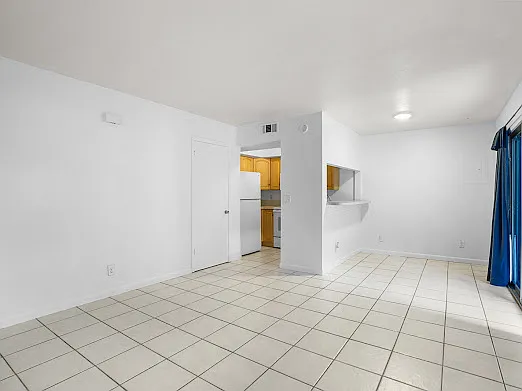371 Ahern St — Photo 4