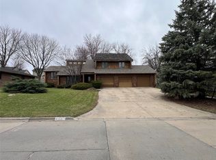 4112 Mary Lynn Dr, Urbandale, IA 50322