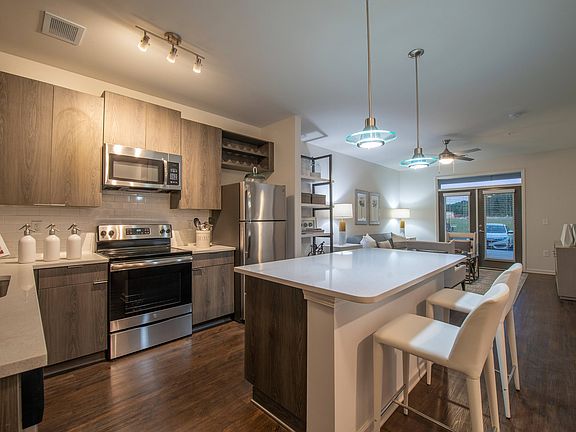 Eat-In Kitchen with Breakfast Bar