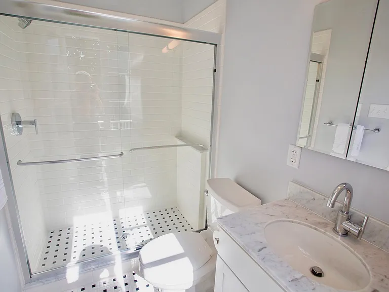 806 Spain St #4 — Photo 5