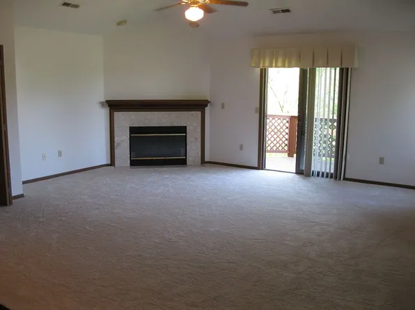 8665 Scenicview Dr #C201, Broadview Heights, OH 44147