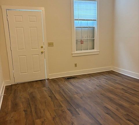3rd image of 818 W 35th St