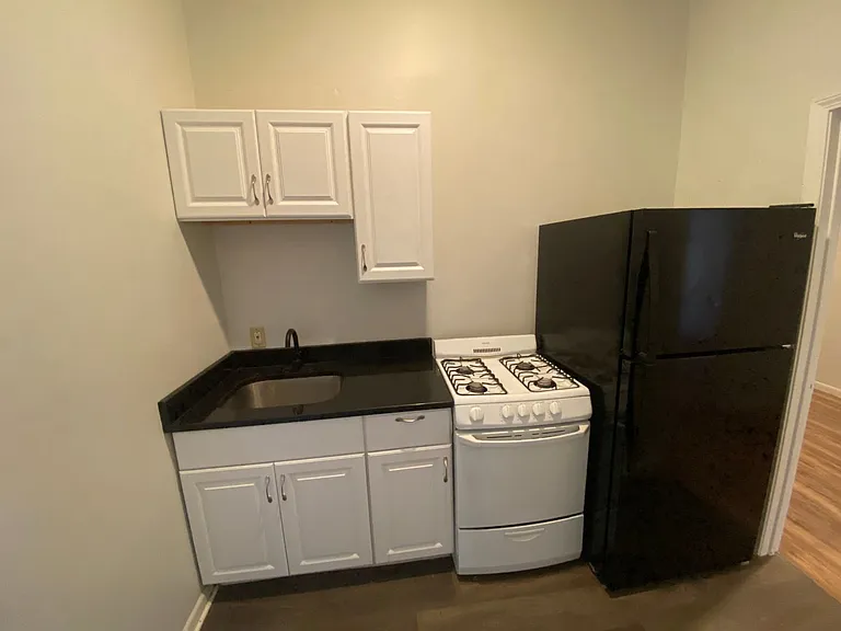 81 W Main St — Photo 25