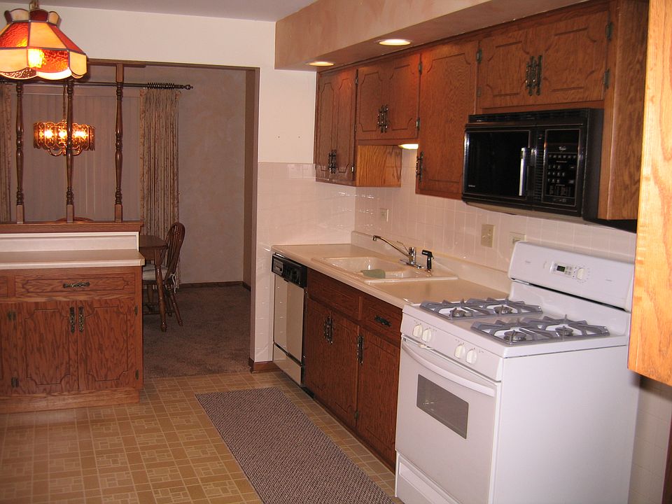Eat-In Kitchen